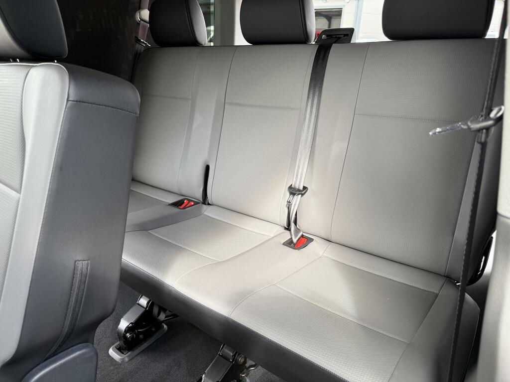 Volkswagen Transporter Shuttle Se Grey #11
