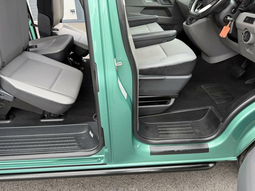 Volkswagen Transporter Shuttle Se Grey #21