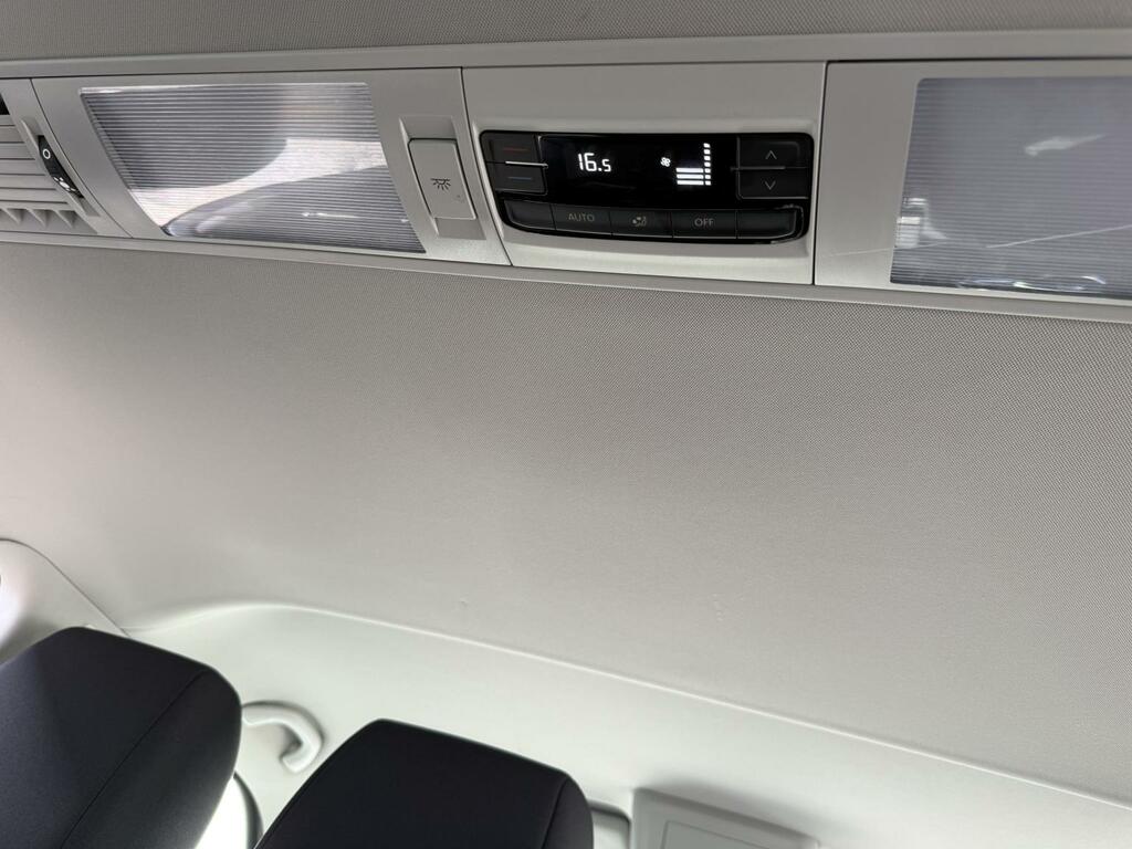 Volkswagen Transporter Shuttle Shuttle Se Tdi Black #10