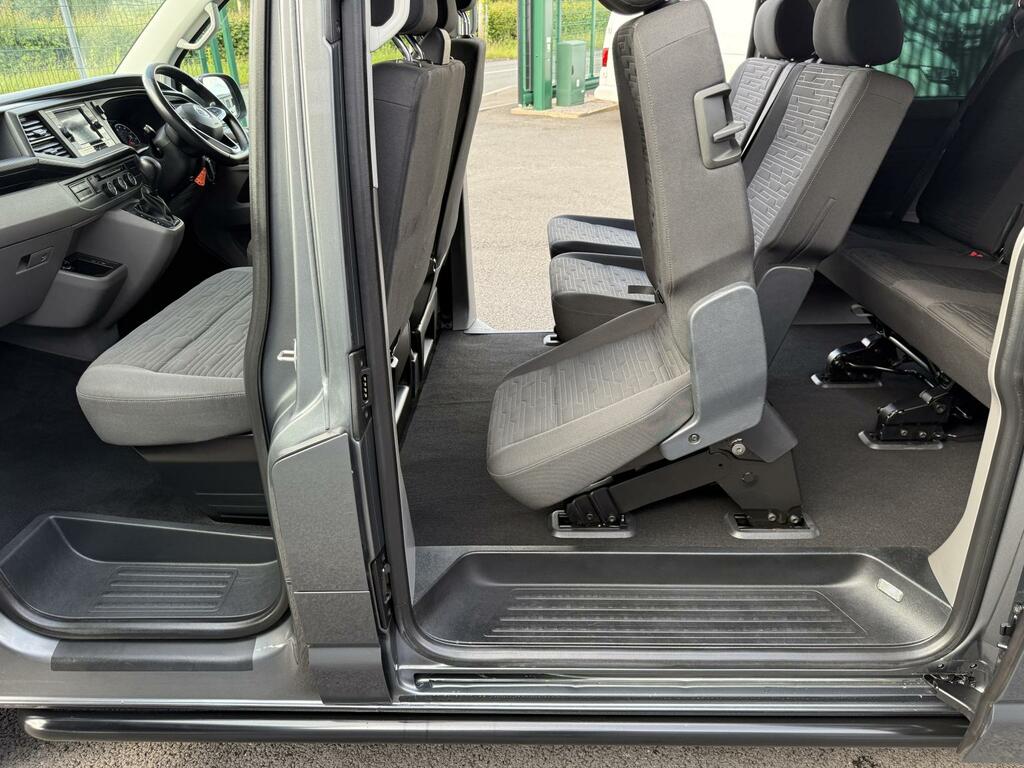 Volkswagen Transporter Shuttle Shuttle Se Tdi Black #13