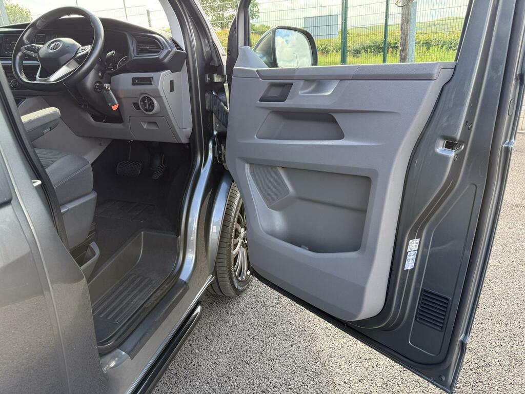 Volkswagen Transporter Shuttle Shuttle Se Tdi Black #17
