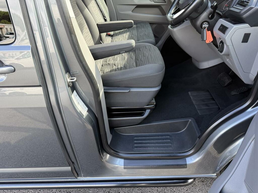 Volkswagen Transporter Shuttle Shuttle Se Tdi Black #22