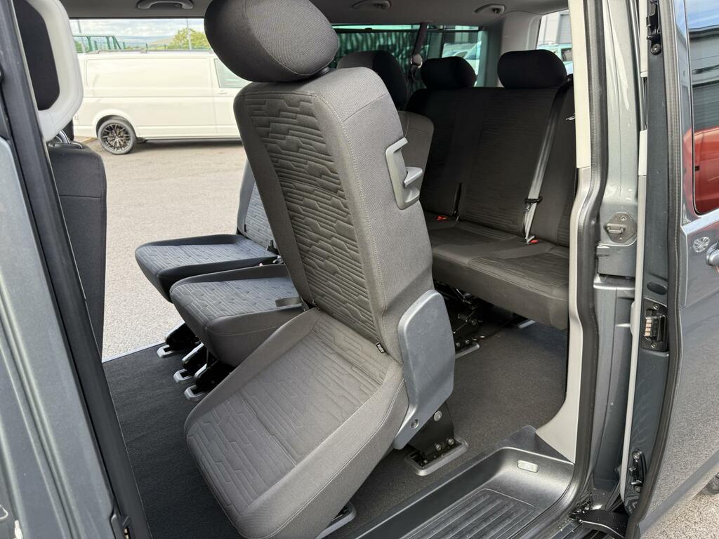 Volkswagen Transporter Shuttle Shuttle Se Tdi Black #15