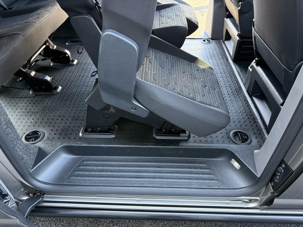 Volkswagen Transporter Shuttle Shuttle 2.0 Tdi Se Dsg Euro 6 150Ps Grey #15