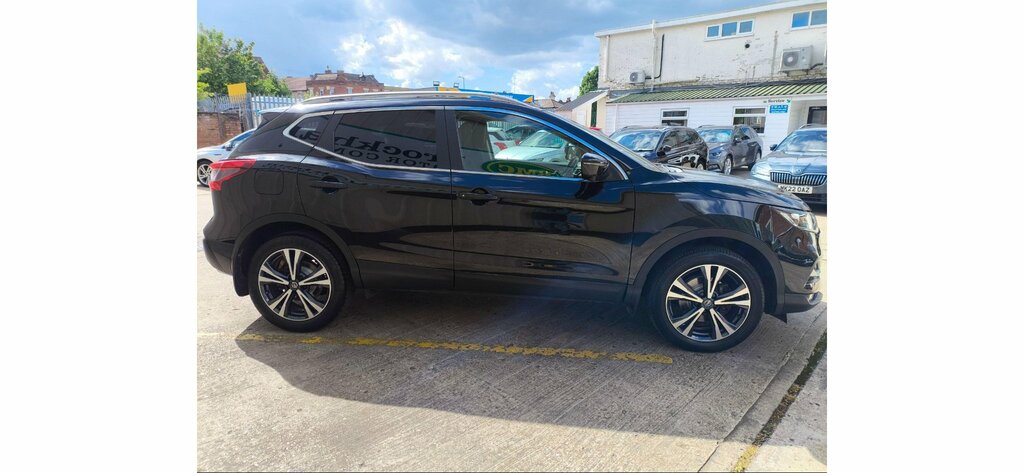 Nissan Qashqai 1.2 Dig-t N-connecta Euro 6 GY18CZD Black #4