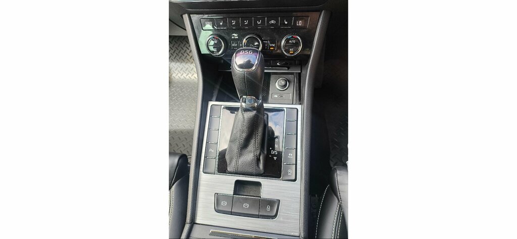 Skoda Superb 1.4L Se Technology White #26