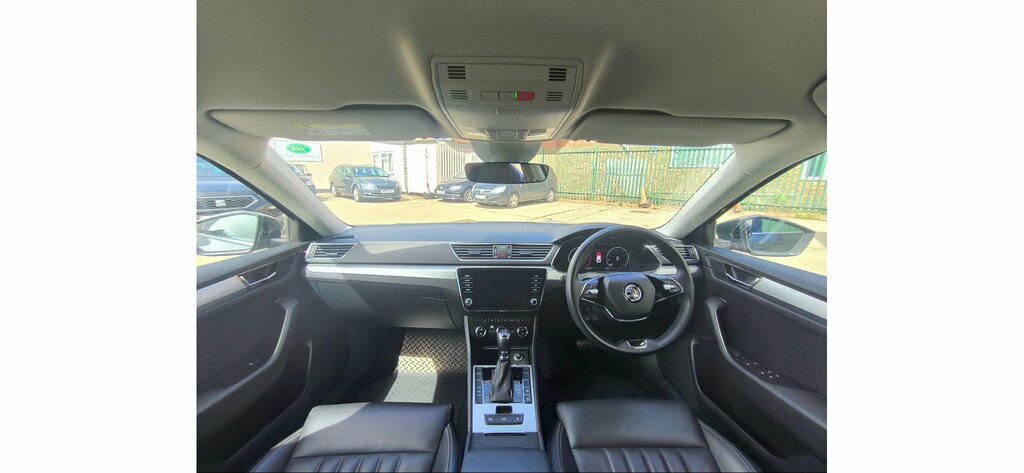 Skoda Superb 1.4L Se Technology White #19