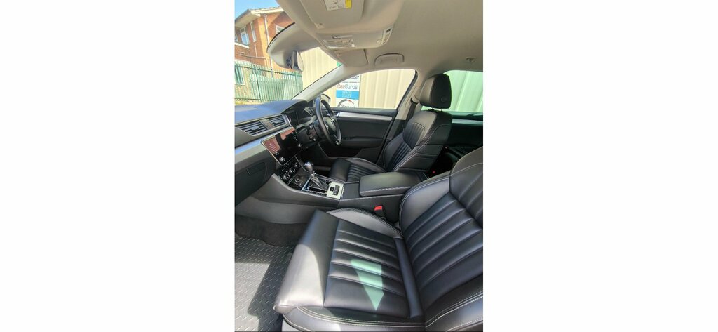 Skoda Superb 1.4L Se Technology White #14