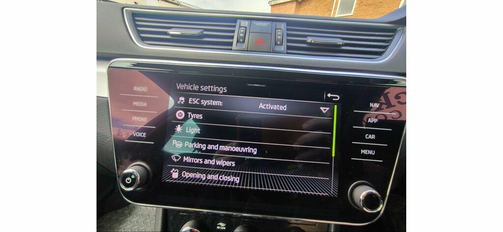 Skoda Superb 1.4L Se Technology White #22