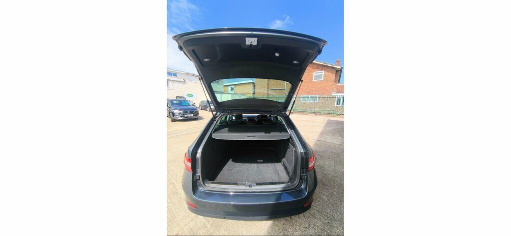 Skoda Superb 1.4L Se Technology White #10