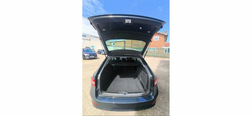 Skoda Superb 1.4L Se Technology White #9