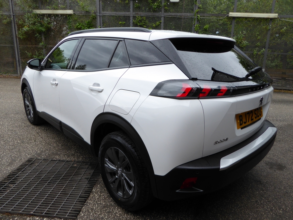 Peugeot 2008 1.2 Puretech S S Active Premium Plus T900KTM White #4