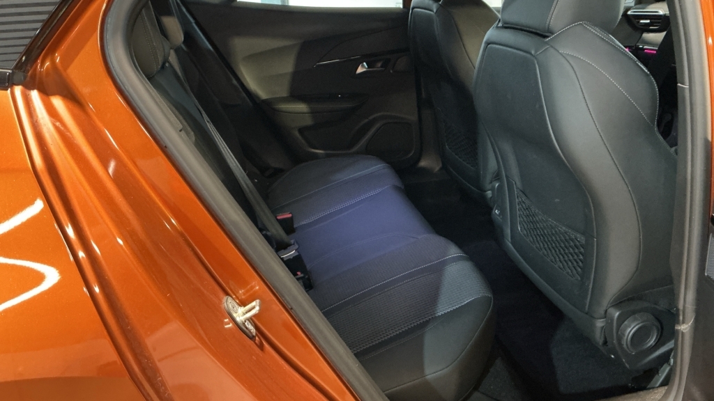 Peugeot 2008 1.2 Puretech S S Gt PK23UPV Orange #4