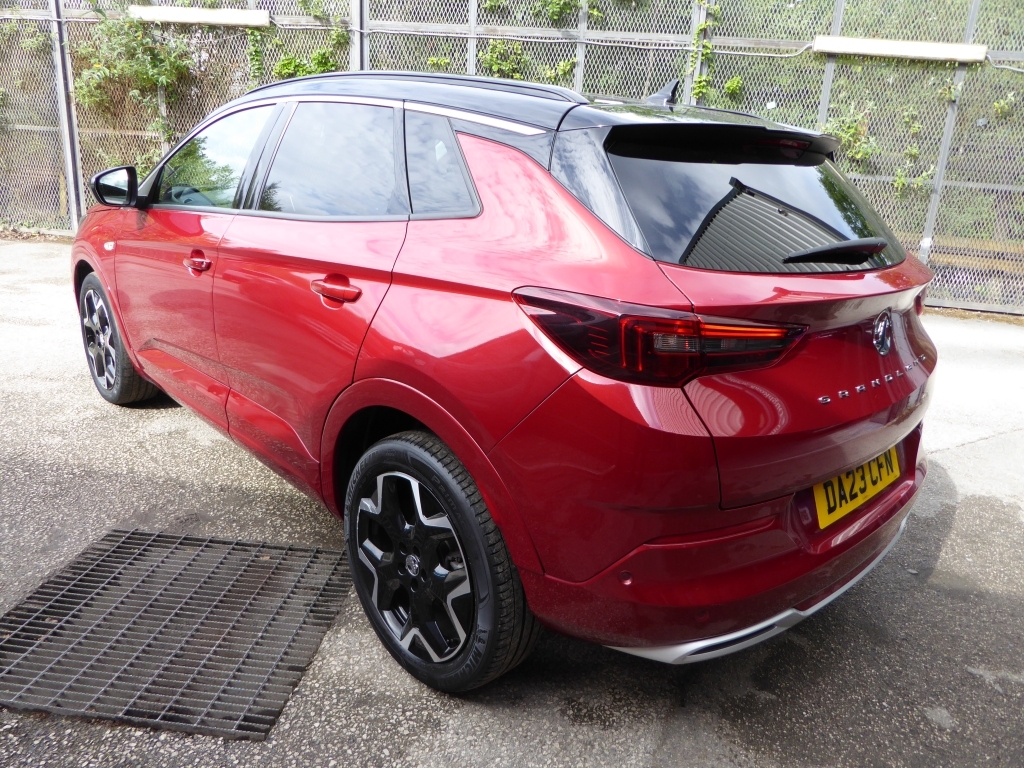 Vauxhall Grandland 1.2 Elite DA23CFN Red #4