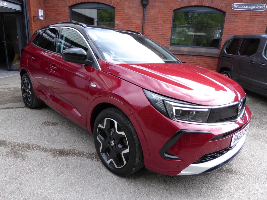 Vauxhall Grandland 1.2 Elite DA23CFN Red #2
