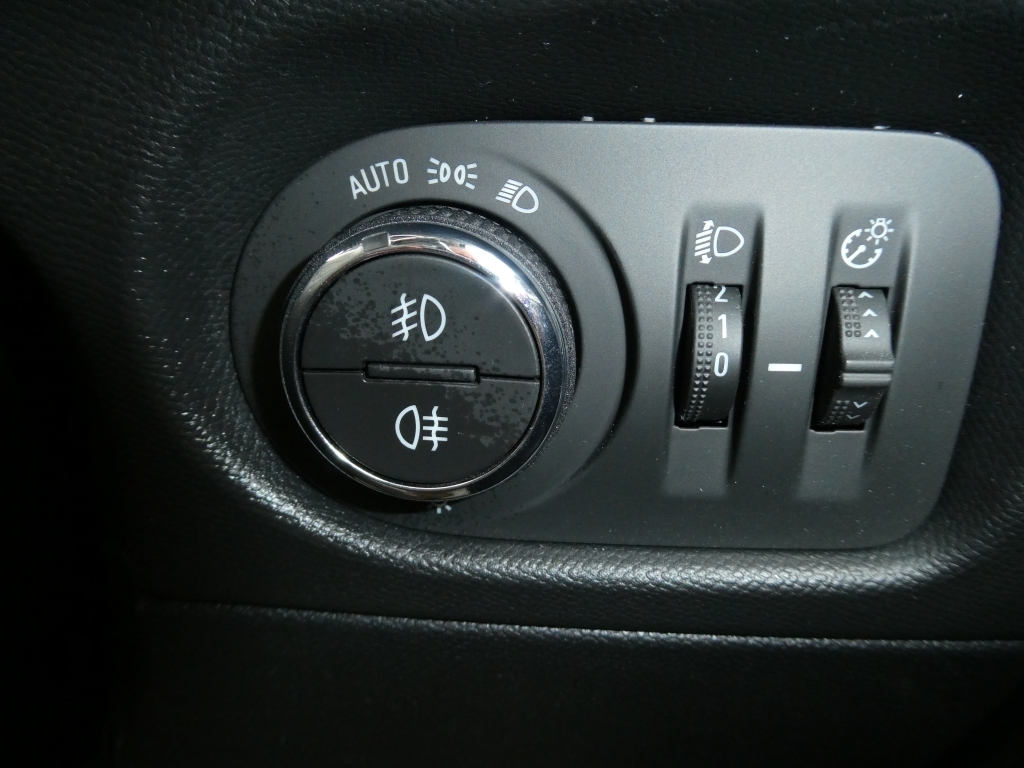 Vauxhall Mokka Elite Premium White #64
