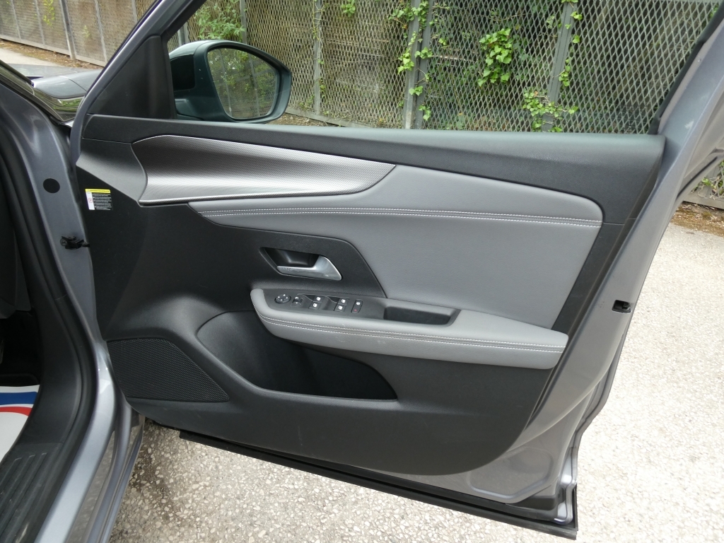 Vauxhall Mokka Elite Premium White #25