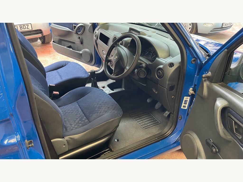 Peugeot Partner Combi 1.6 Hdi Escapade Blue #17