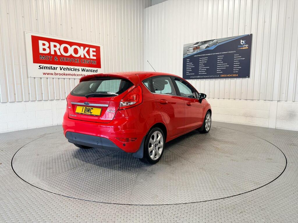 Ford Fiesta Hatchback 1.6 Tdci Titanium 200959 Red #5