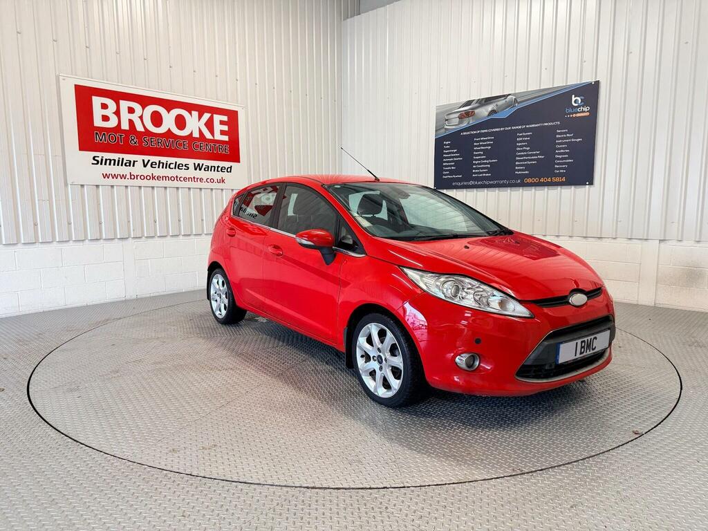 Ford Fiesta Hatchback 1.6 Tdci Titanium 200959 Red