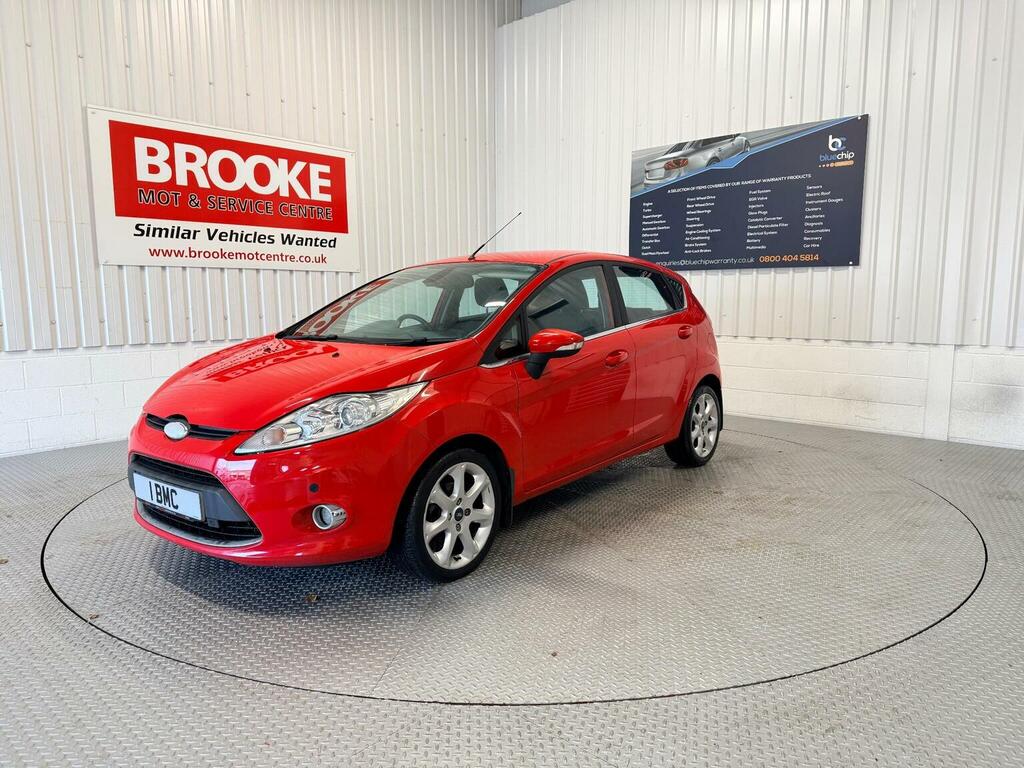 Ford Fiesta Hatchback 1.6 Tdci Titanium 200959 Red #2