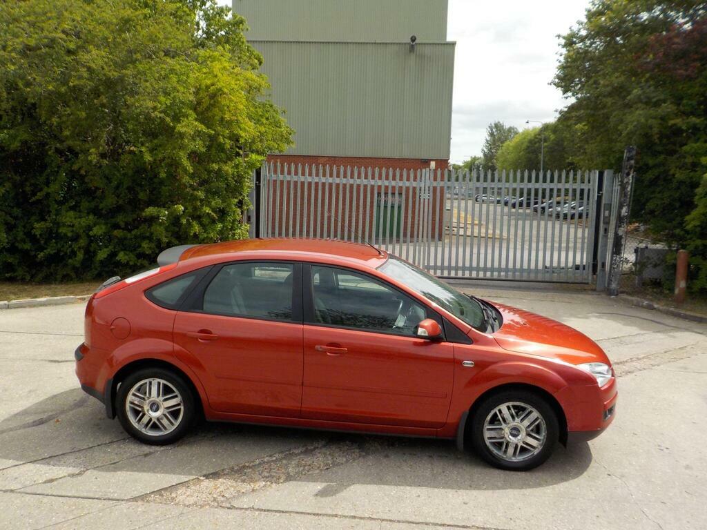 Ford Focus 1.6 Ghia Red #4