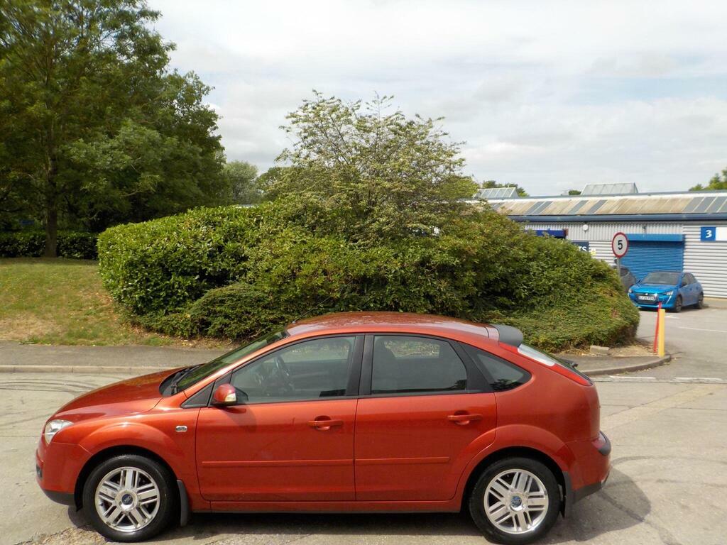 Ford Focus 1.6 Ghia Red #6