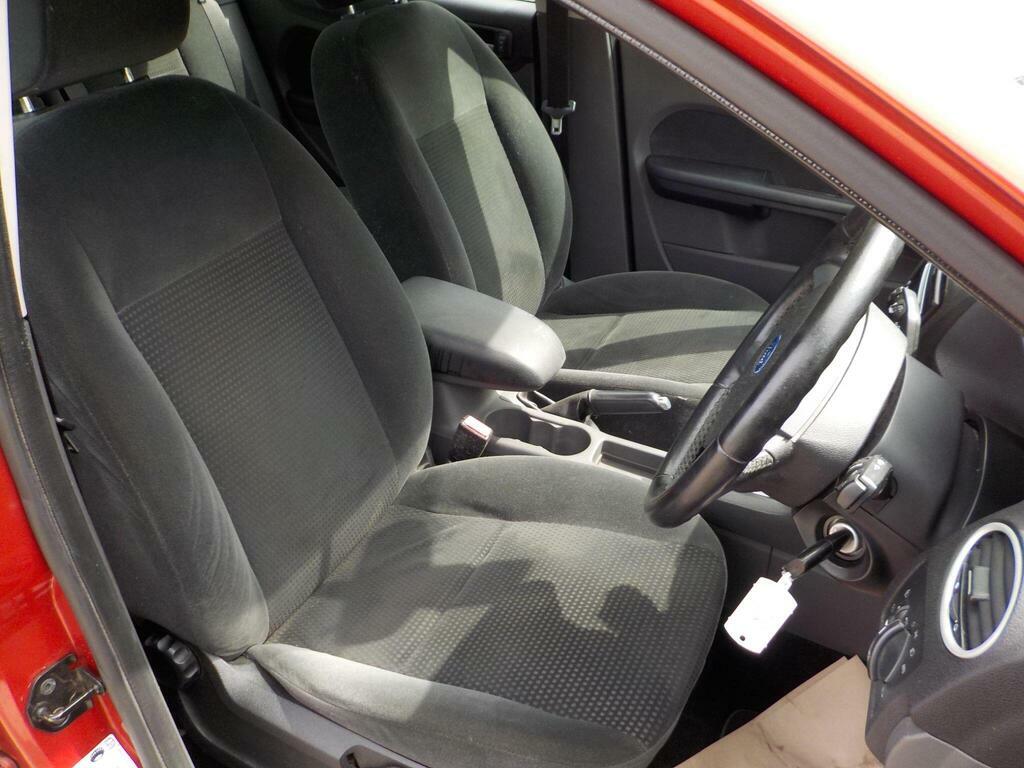 Ford Focus 1.6 Ghia Red #5