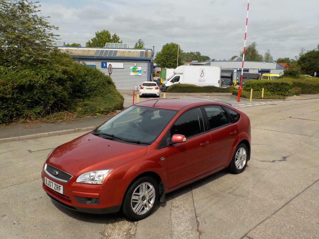 Ford Focus 1.6 Ghia Red #3