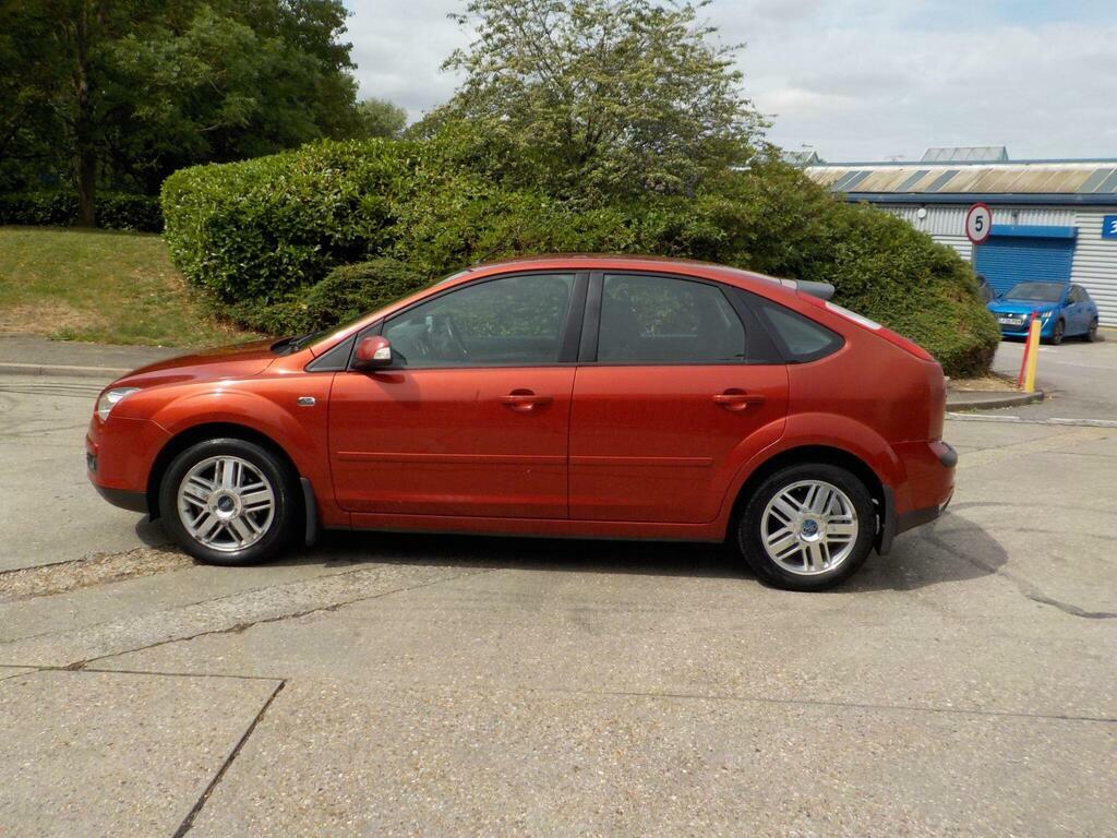 Ford Focus 1.6 Ghia Red #2