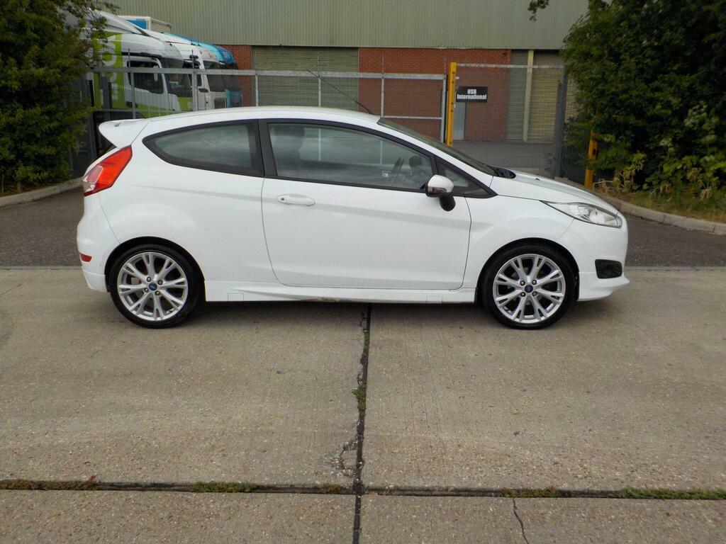 Ford Fiesta 1.0T Ecoboost Zetec S Euro 5 S S White