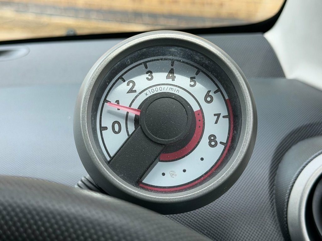 Peugeot 107 1L Verve Black #4