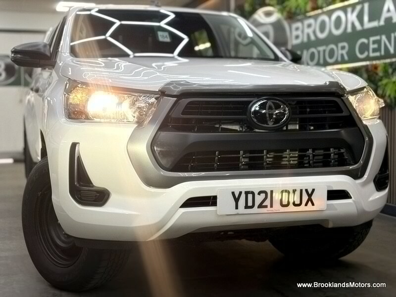 Toyota HILUX Active 4Wd D-4d Dcb Stunning Example White #3
