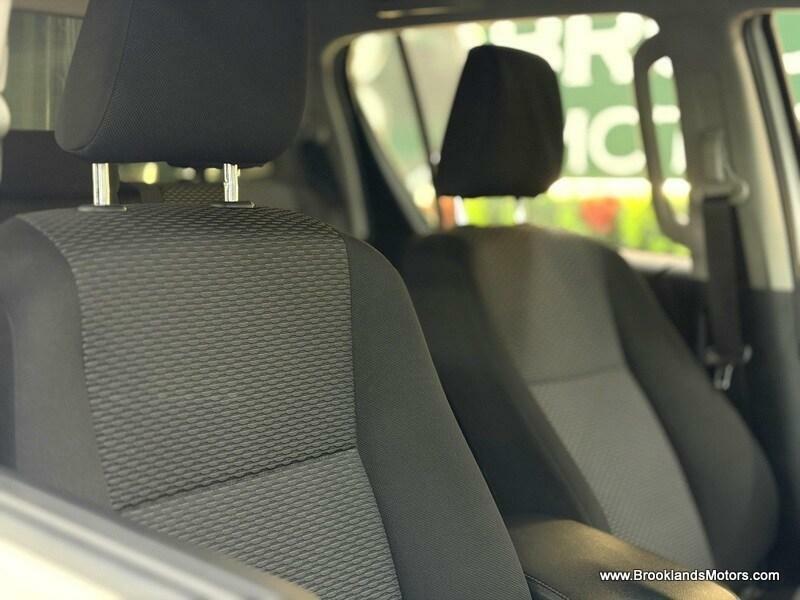 Toyota HILUX Active 4Wd D-4d Dcb Stunning Example White #6