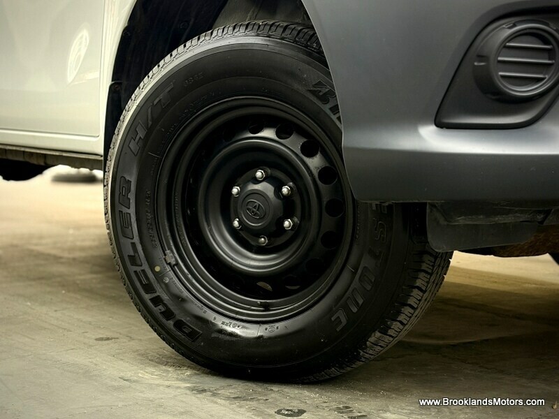 Toyota HILUX Active 4Wd D-4d Dcb Stunning Example YD70EJK White #4