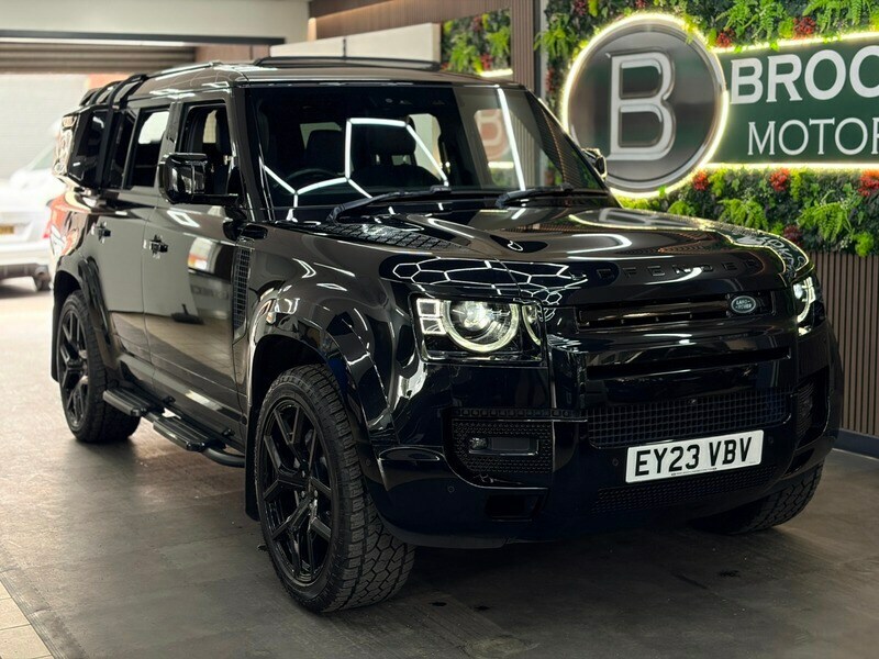 Land Rover Defender 130 3.0 D300 X-dynamic Hse 130 8 Seat Black