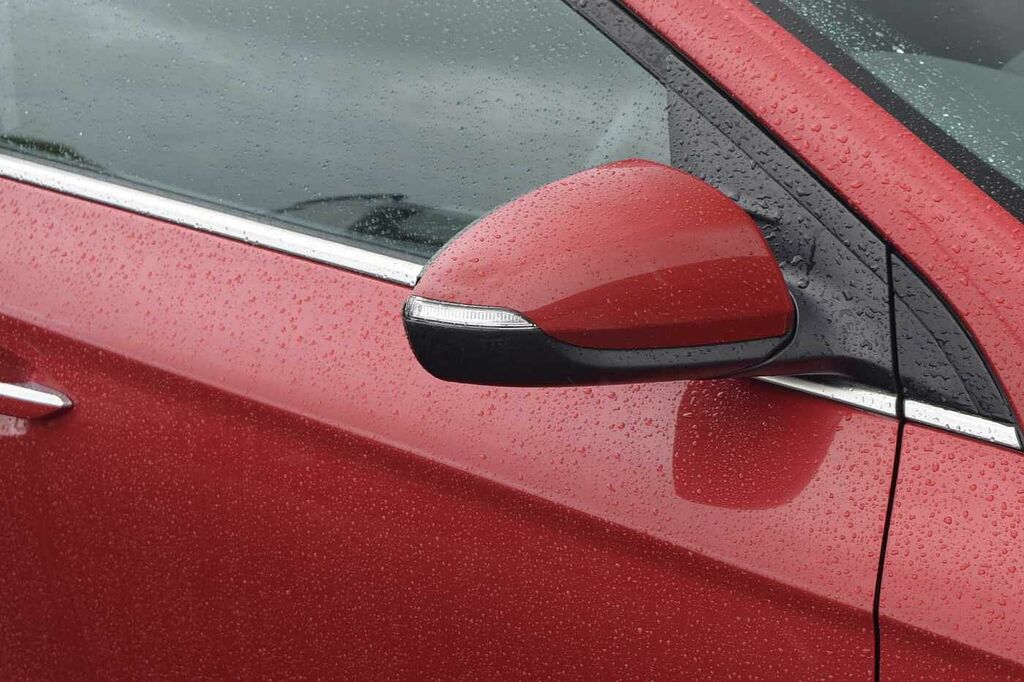 Hyundai Ioniq Premium Red #5