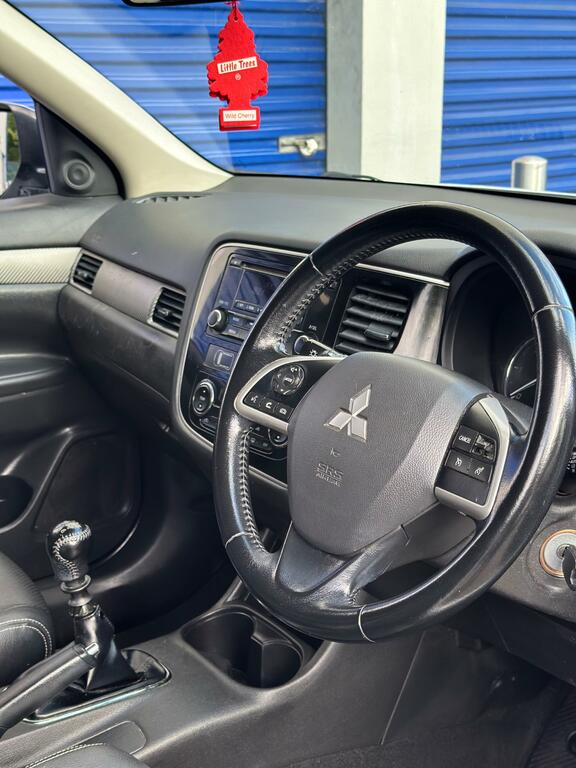 Mitsubishi Outlander Gx4 Black #9