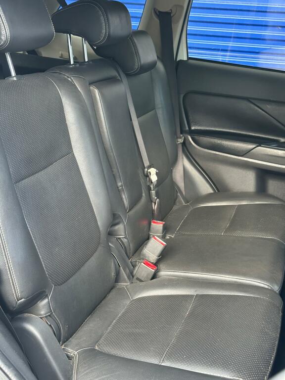 Mitsubishi Outlander Gx4 Black #13