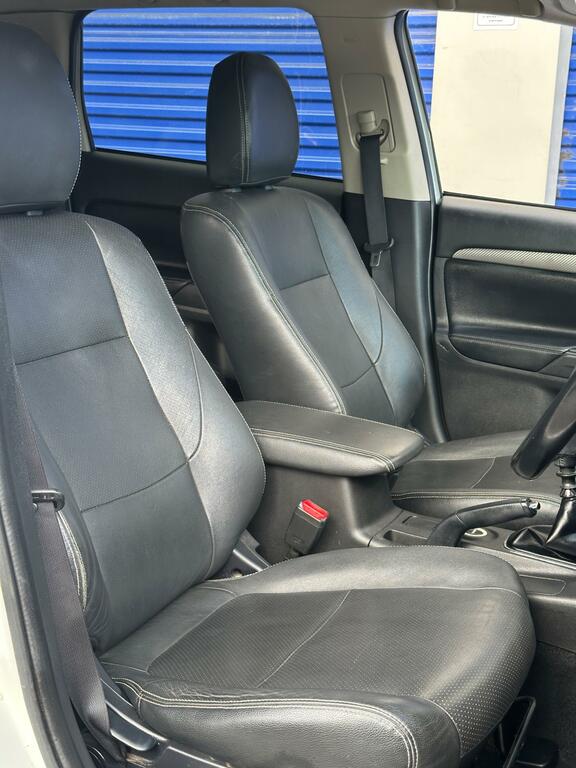 Mitsubishi Outlander Gx4 Black #11