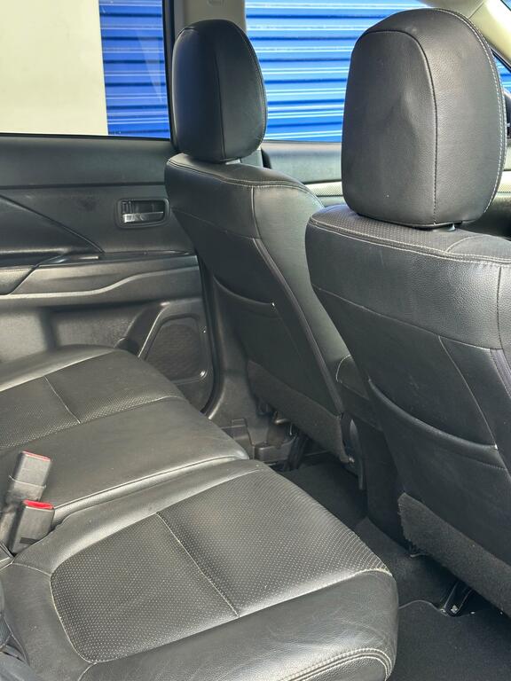 Mitsubishi Outlander Gx4 Black #12