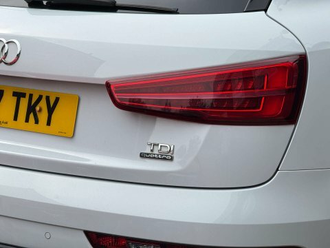 Audi Q3 2.0 Tdi Black ND17TKY White #4