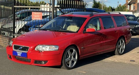 Volvo V70 2.5 R Estate Red #5