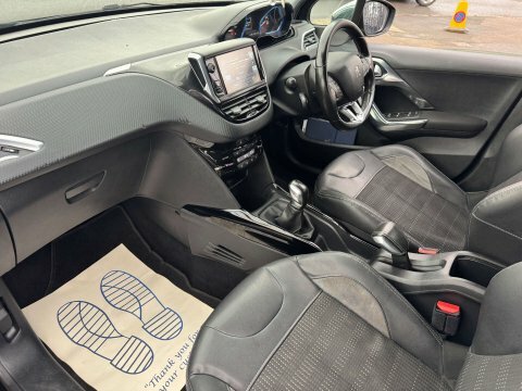 Peugeot 2008 Allure White #14