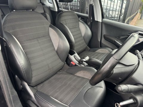 Peugeot 2008 Allure White #20