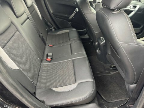 Peugeot 2008 Allure White #16
