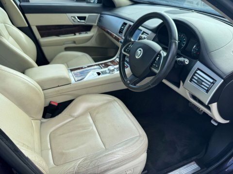 Jaguar XF 3.0D V6 Premium Luxury 11 Services Gold #2