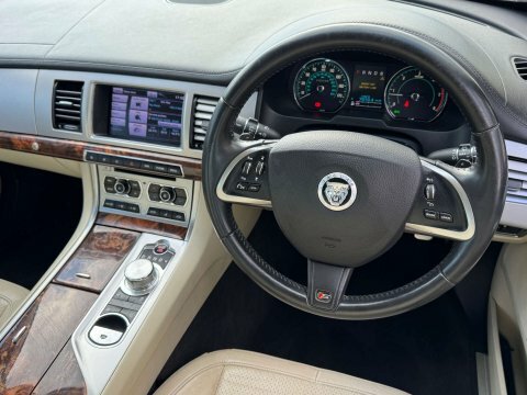 Jaguar XF 3.0D V6 Premium Luxury 11 Services Gold #23
