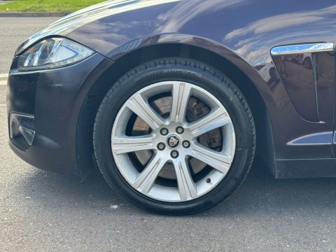 Jaguar XF 3.0D V6 Premium Luxury 11 Services Gold #32