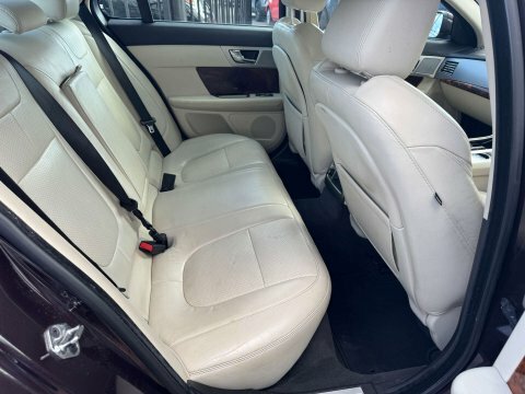 Jaguar XF 3.0D V6 Premium Luxury 11 Services Gold #15